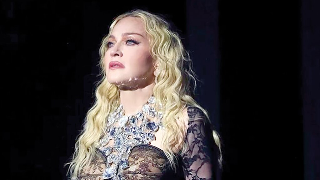 Madonna durante su presentación en el Celebration Tour