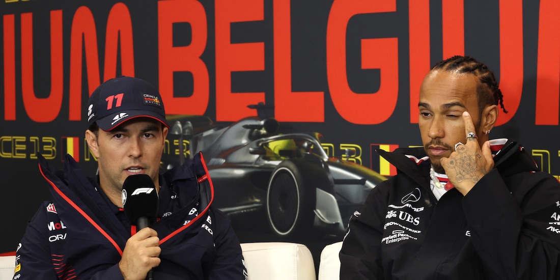 El piloto de Mercedes, Lewis Hamilton, y el piloto de Red Bull, Sergio Pérez, de México, antes del Gran Premio de F 1 en Bélgica