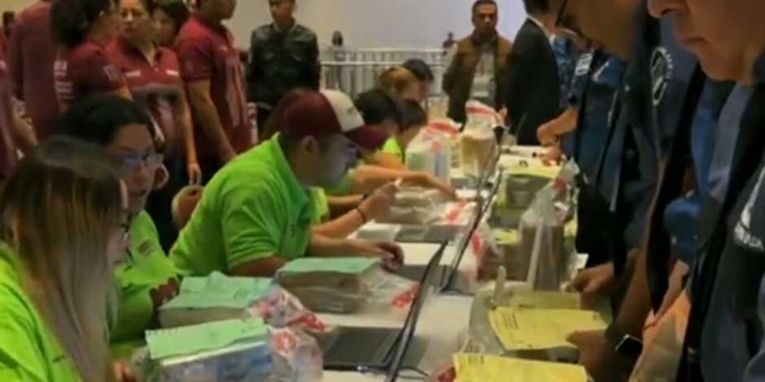 Conteo de encuestas para elegir candidato de Morena para 2024.