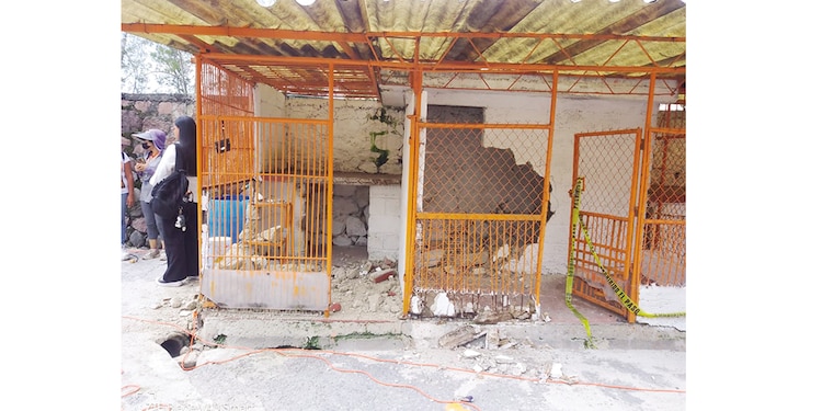 Las jaulas lucen destruidas por los daños efectuados por desconocidos.