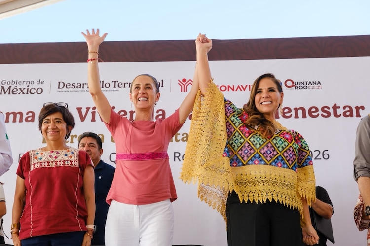 La Presidenta Claudia Sheinbaum y la gobernadora de Quintana Roo, Mara Lezama.