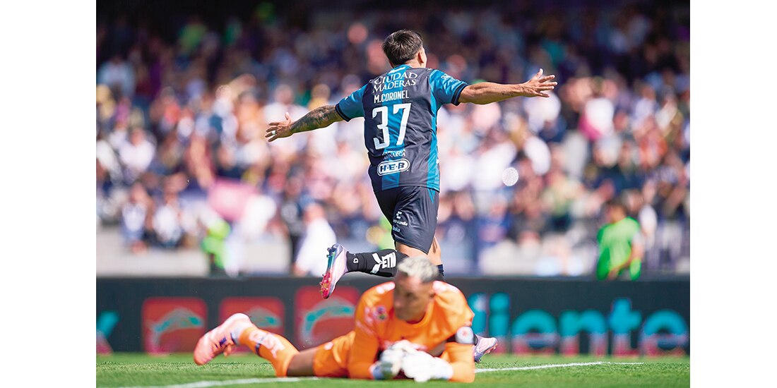 Mateo Coronel festeja su gol ante Pumas, ayer.