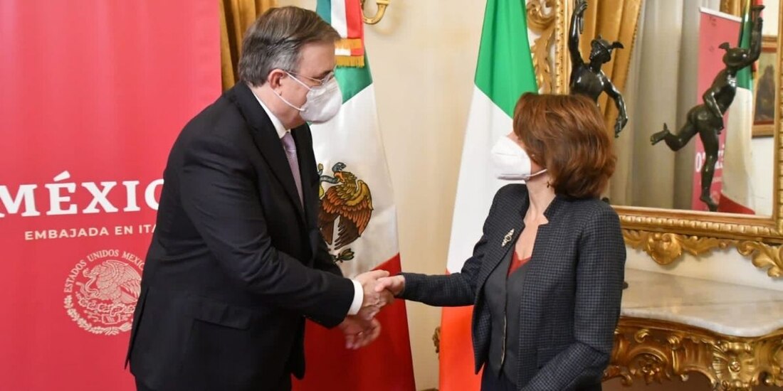 Marcelo Ebrard durante la inauguración de la ventanilla de salud mental para mexicanos que viven en Italia.