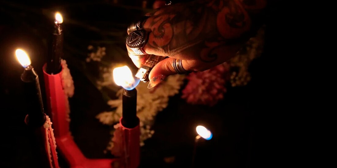 La mamá y hermana de Guadalupe "N" prepararon un caldo de animales y hierbas para hacerlo enfermar, afirmó un poblador de Chamula, Chiapas.