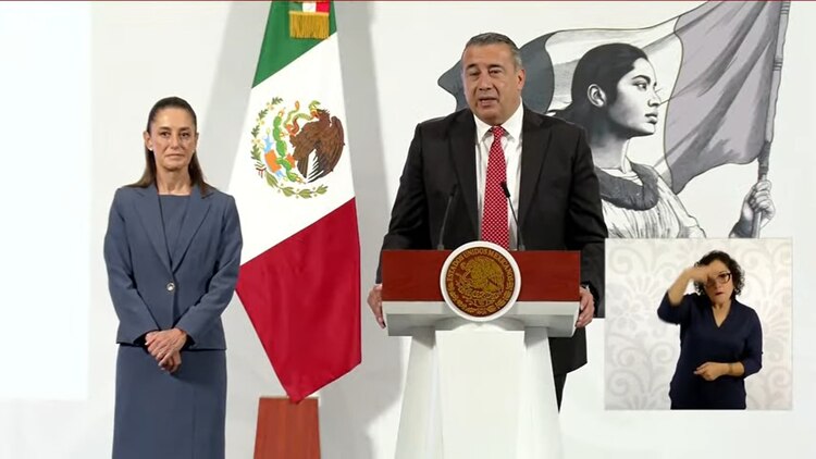 José Manuel González Guzmán, director general de Bimbo, a lado de la Presidenta Claudia Sheinbaum.