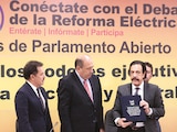 De Izq. a Der.: Ignacio Mier, Rubén Moreira y Omar Fayad, ayer, en la clausura de los foros en la Cámara de Diputados.