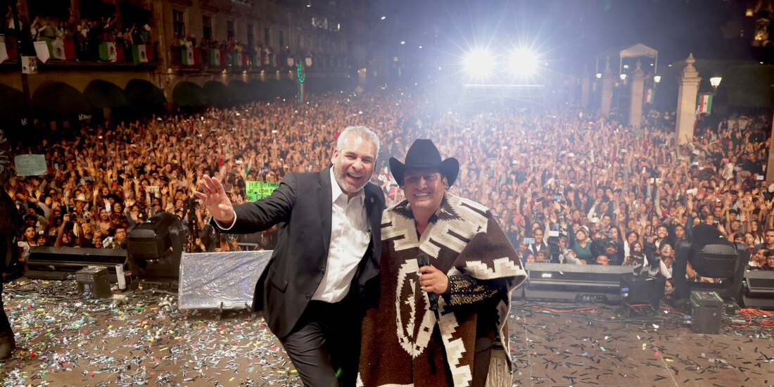 El gobernador de Michoacán, Alfredo Ramírez Bedolla, y el cantante Julión Álvarez.