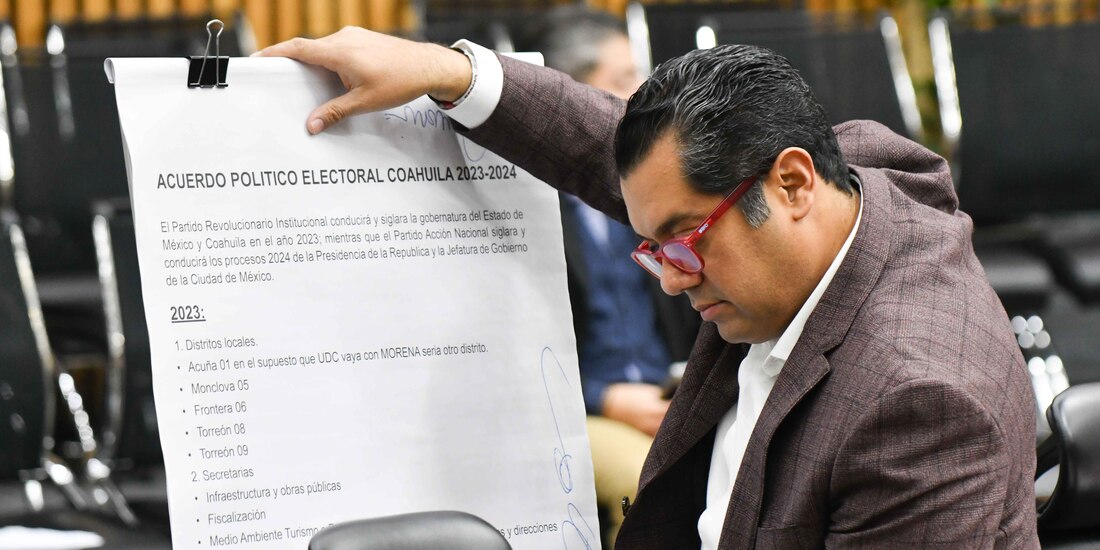 El diputado Sergio Gutiérrez Luna, al presentar su denuncia, ayer.