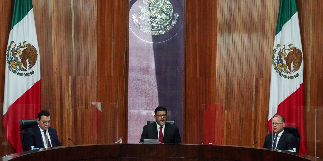 Sesión en el TEPJF.