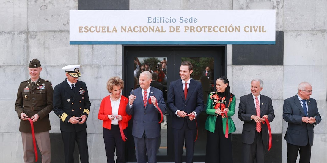 Ronald Johnson, embajador de Estados Unidos, en México, durante la inauguración de la Escuela Nacional de Protección Civil.