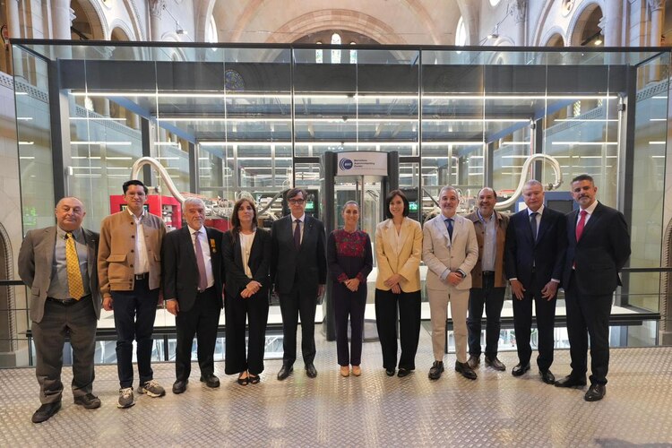 Supervisión de tecnología cuántica durante la gira de trabajo en la Universidad Politécnica de Cataluña.