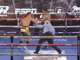 Una acción del combate entre Miguel Berchelt y Óscar Valdez