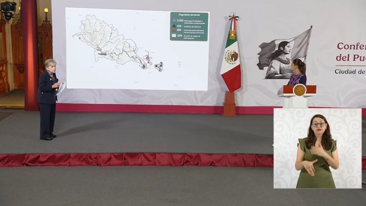 Conferencia en Palacio Nacional.