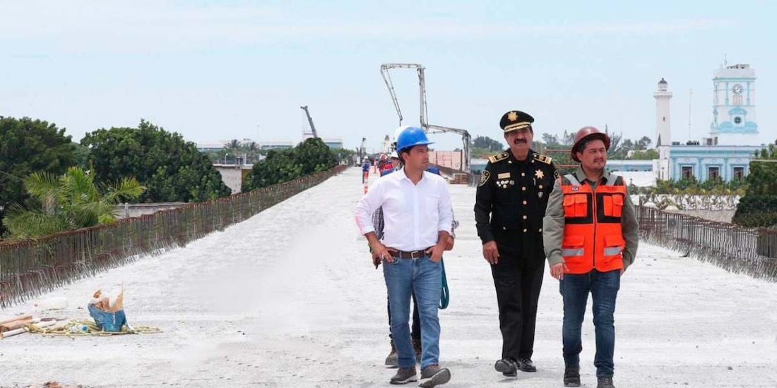 Mauricio Vila supervisa avance en la construcción del viaducto elevado de Progreso.