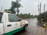Las recomendaciones para suspender actividades comerciales y el servicio de transporte en Michoacán por el huracán "Polo" fueron emitidas por el secretario de Gobierno, Raúl Zepeda Villaseñor.