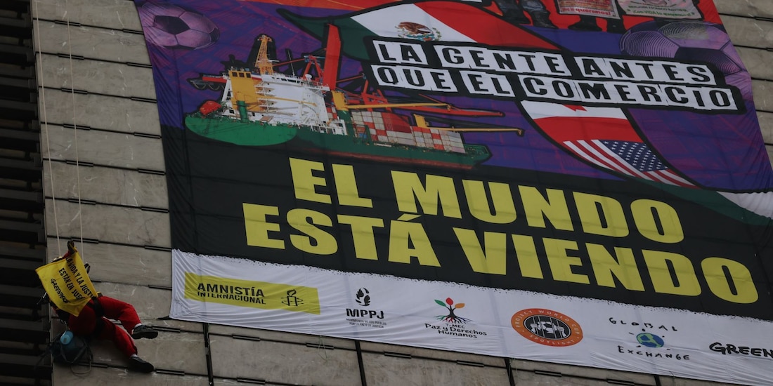 Organizaciones realizaron una protesta en las inmediaciones de la Estela de Luz