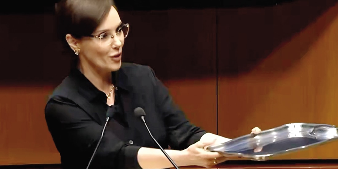 La senadora Lilly Téllez, ayer, en la tribuna de la Comisión Permanente del Congreso de la Unión.