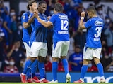 Jugadores de Cruz Azul festejan un gol en el Torneo Grita México Apertura 2021 de la Liga MX.