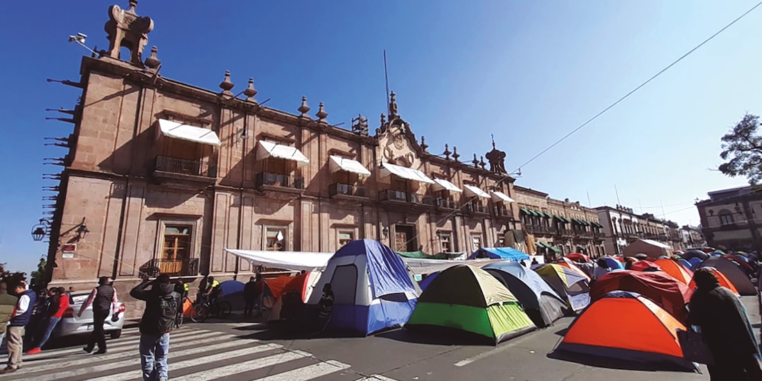 El plantón de maestros de la CNTE en Morelia, ayer.