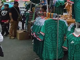 Puesto de playeras en el Centro Histórico.