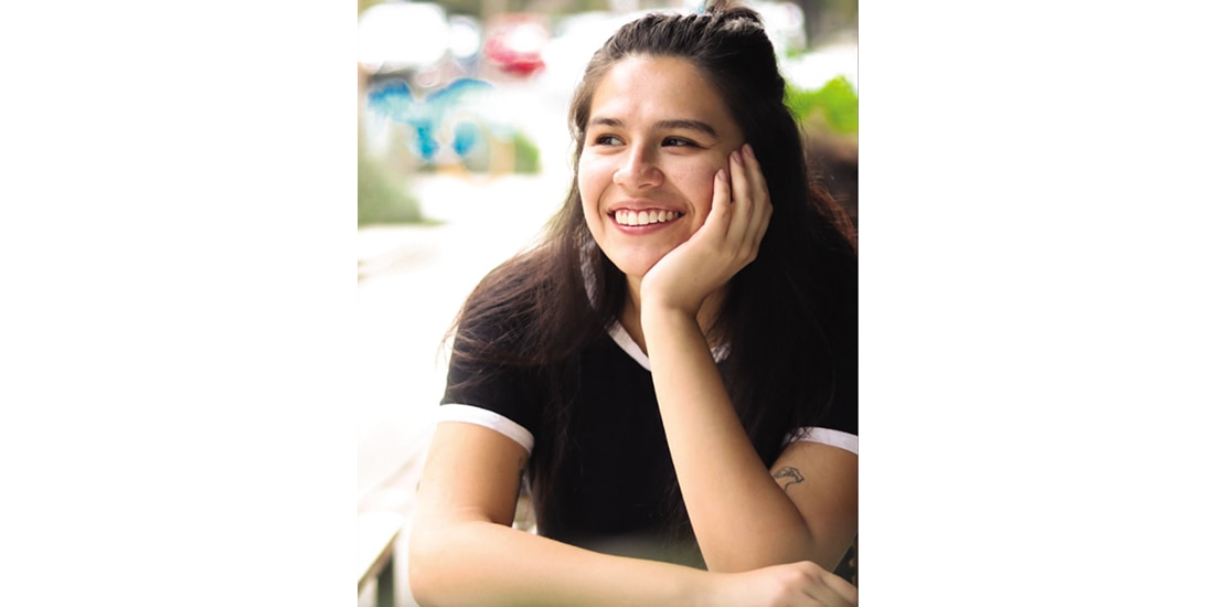La escritora, en una sesión de fotos de promoción del libro.