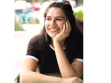 La escritora, en una sesión de fotos de promoción del libro.