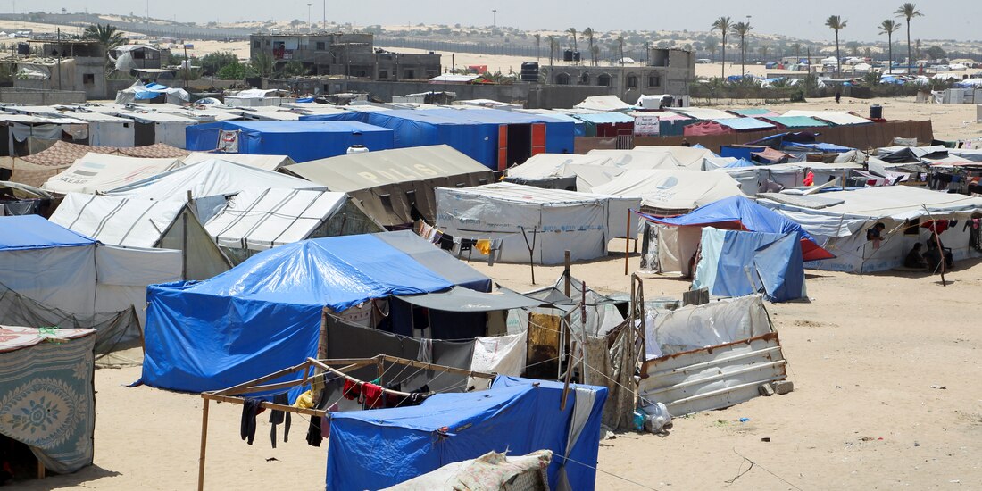 En imagen de archivo, refugiados se alojan en campamentos improvisados en Rafah