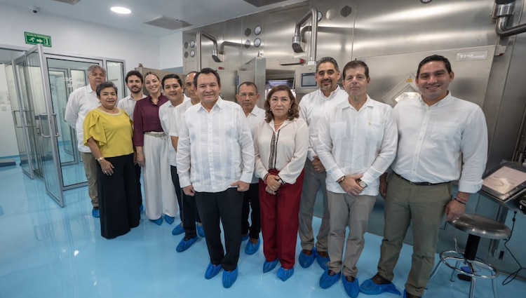 Joaquín Díaz Mena inauguró el primer ciclotrón del sureste en Dzununcán, Mérida, con una inversión de 900 mdp para producir radiofármacos.