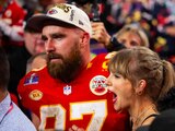 NFL lleva a la pantalla grande la historia de amor entre Taylor Swift y Travis Kelce