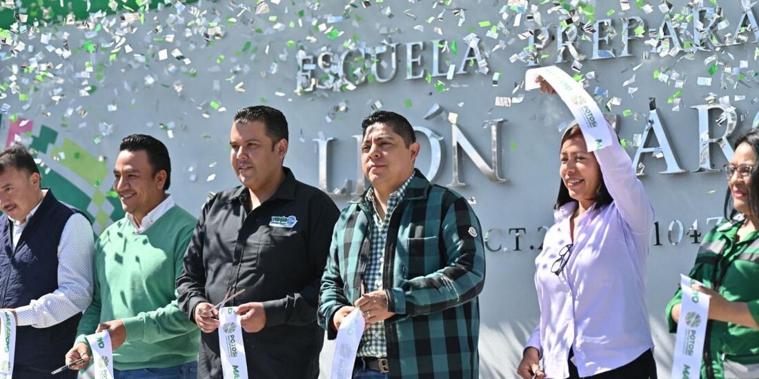 El gobernador de San Luis Potosí, Ricardo Gallardo Cardona, inauguró las nuevas instalaciones de la escuela preparatoria León García.