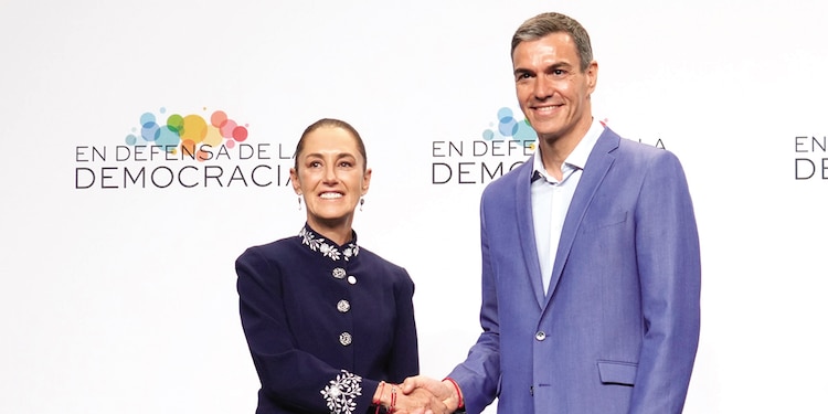 La Presidenta Sheinbaum con su homólogo, Pedro Sánchez, el 18 de abril de 2026.