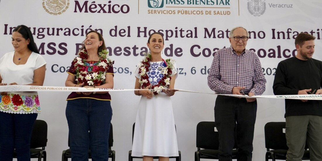 De izq. a der., ariadna montiel Reyes, Rocío Nahle, la Presidenta Claudia Sheinbaum, David Kershenobich y Eduardo Clark, en Coatzacoalcos, Veracruz, ayer.