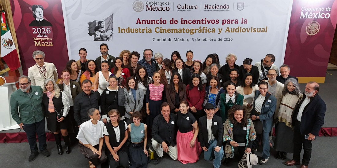 Sheinbaum, acompañada de la actriz Salma Hayek, integrantes de su gabinete y figuras de la industria audiovisual, presentó estímulos al cine nacional.