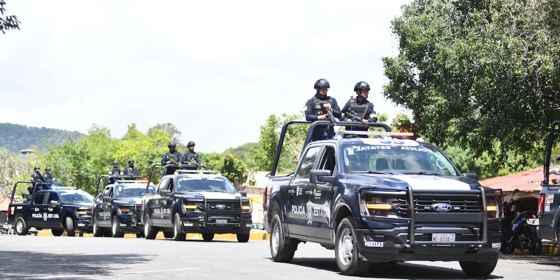 Elementos de seguridad en operativo estatal.