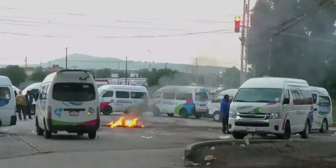 Transportistas mantienen bloqueo en la México-Pachuca