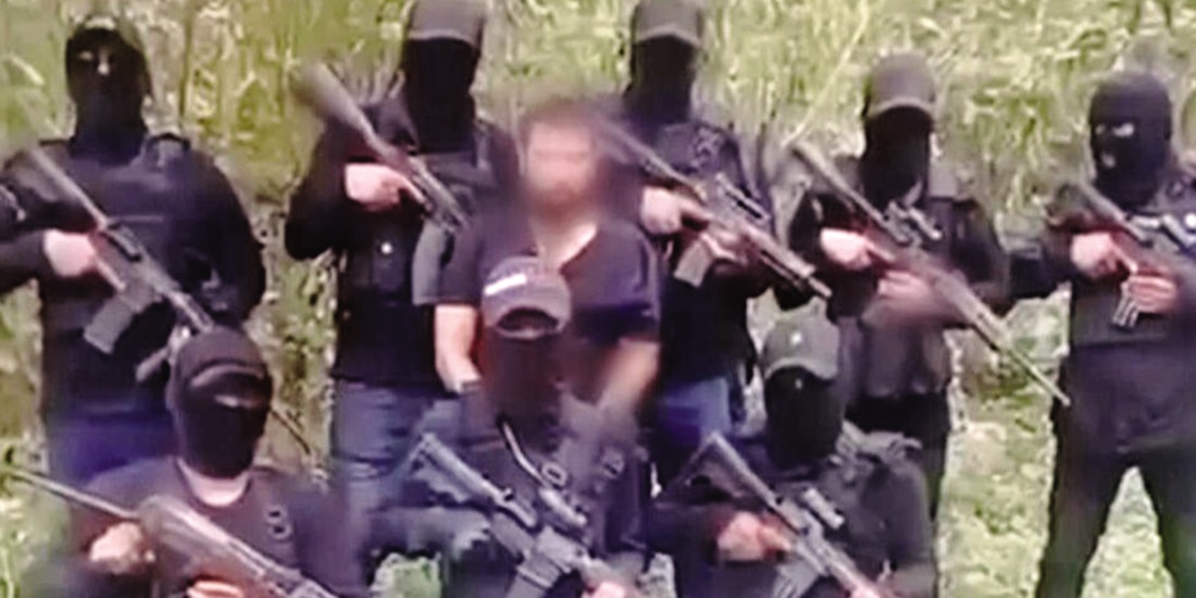 LA VÍCTIMA, mostrada ayer a través de un video colocado por los propios secuestradores en redes sociales.