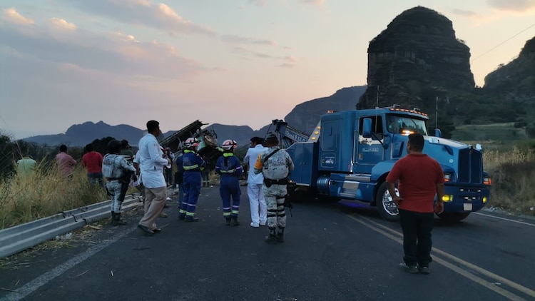 Equipos de emergencia de Protección Civil Morelos, junto a instituciones homólogas de CDMX y Edomex, atendieron el accidente.