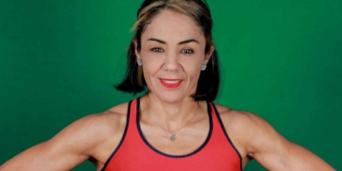 La boxeadora Jackie Nava posa durante una sesión de fotos.