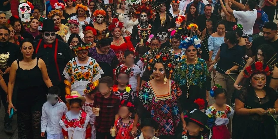 Mara Lezama y Verónica Lezama encabezaron la inauguración de la primera edición del Janal Pixán en el malecón de Calderitas.