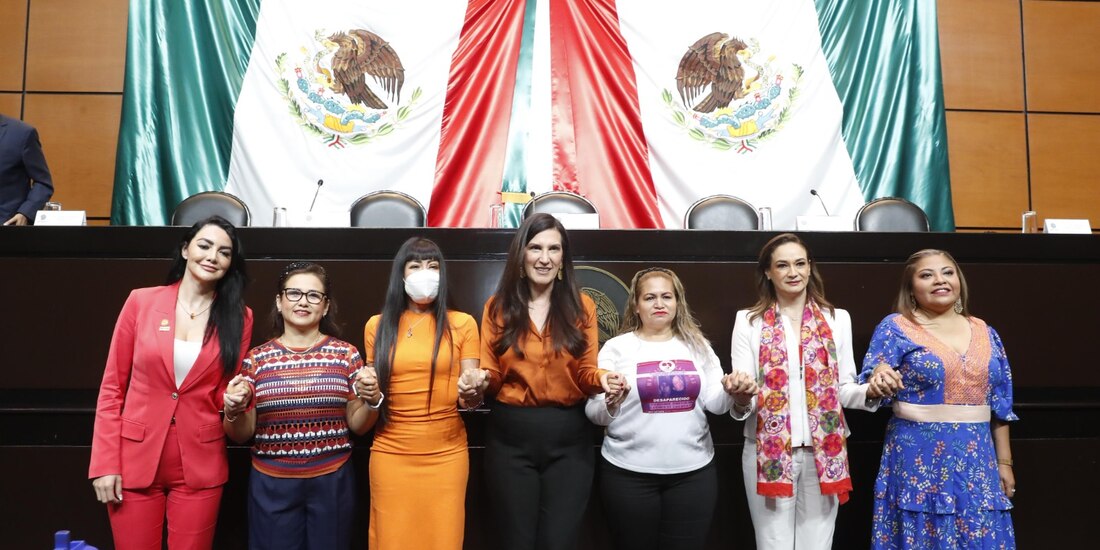 Inauguración de evento en la Cámara de Diputados en conmemoración del Día Internacional de la Eliminación de la Violencia contra las Mujeres