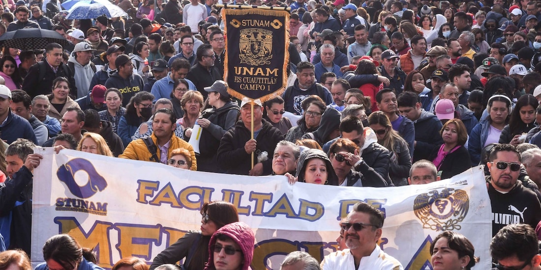 Marcha de integrantes del Sindicato de Trabajadores de la UNAM (STUNAM).