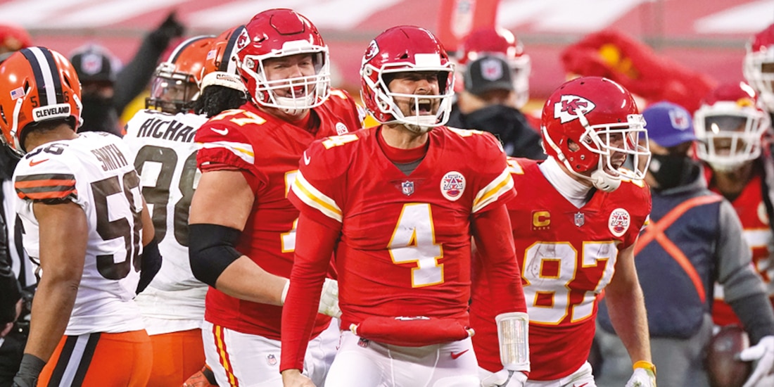 Jugadores de Kansas City celebran una anotación ante los Browns de Cleveland, ayer.