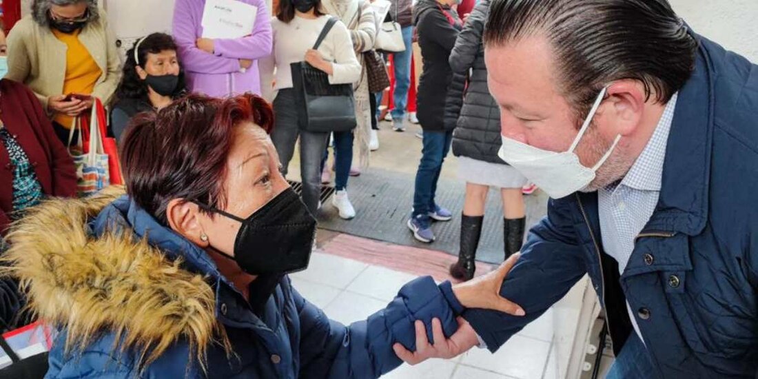 Alcaldía Magdalena Contreras entrega recursos a personas que padecen cáncer.