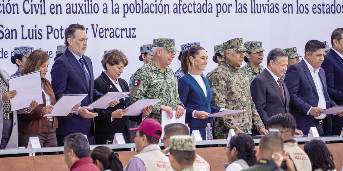 de izq. a der.: Ariadna Montiel (Bienestar), Rocío Nahle (Veracruz), Mauricio Kuri (Querétaro), Delfina Gómez (Edomex), Ricardo Trevilla (Defensa), la Presidenta Claudia Sheinbaum, Raymundo Morales (Marina), Julio Menchaca (Hidalgo), Ricardo Gallardo (SLP) y Alejandro Armenta (Puebla), ayer.