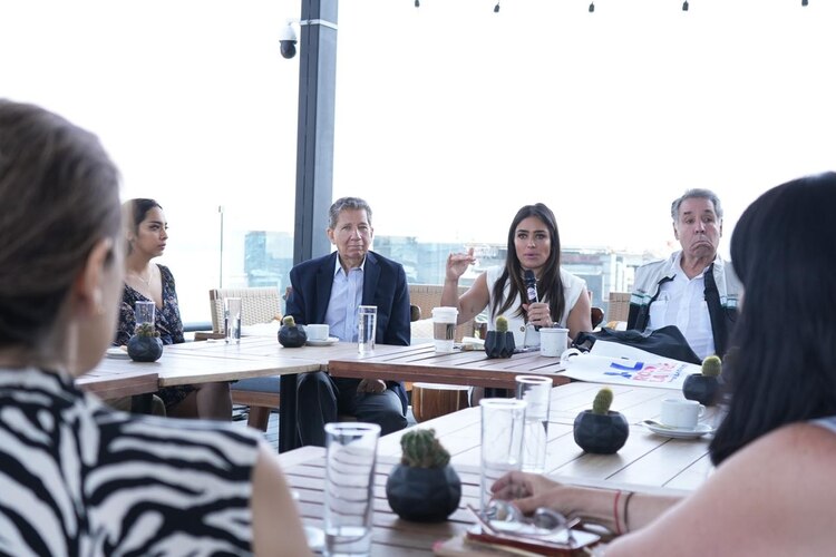 Ale Rojo de la Vega se reunió con el sector turístico.