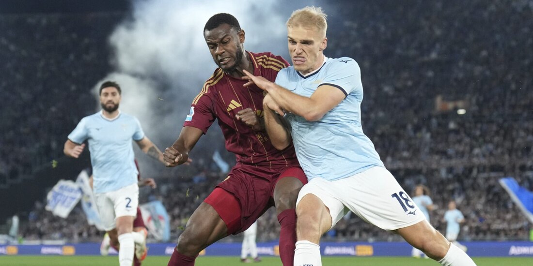 Evan Ndickay Gustav Isaksen pelean
por el balón, ayer.
