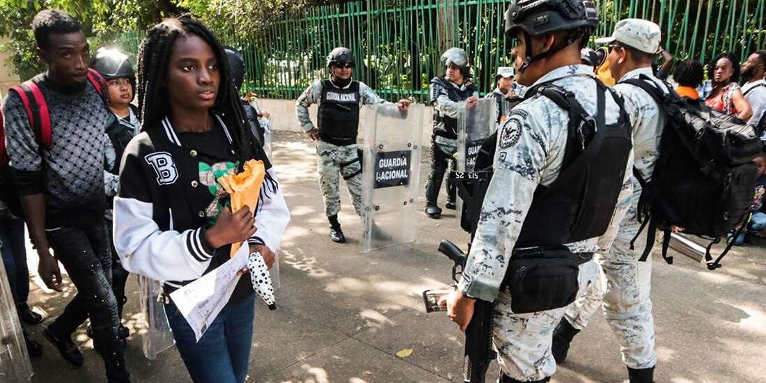 Migrantes de Haití acuden a las oficinas de la Comisión Mexicana Ayuda a Refugiados