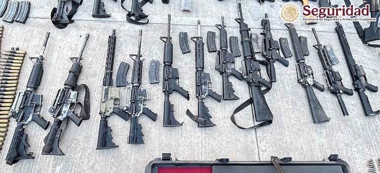 Armas largas encontradas en Sinaloa.