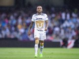 Dani Alves durante el clásico capitalino en Ciudad Universitaria entre Pumas y América.