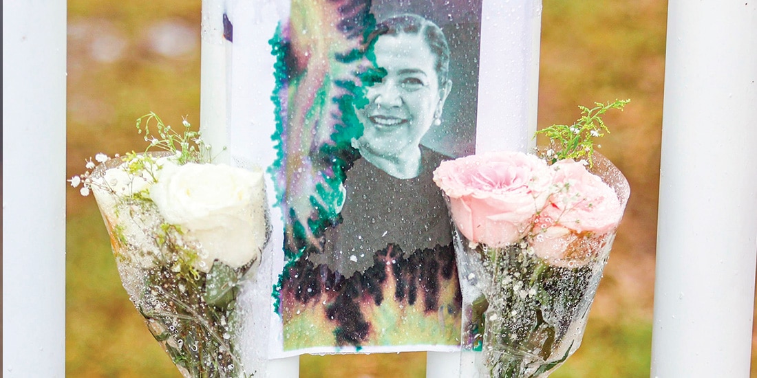 Altar en memoria de la subdirectora de la Secundaria 13 en Torreón, el viernes.